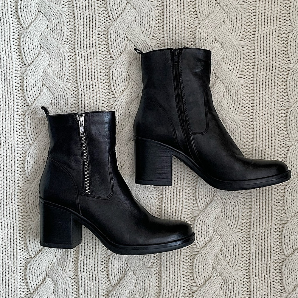 Le Château Block Heel Zip-Up Ankle Booties